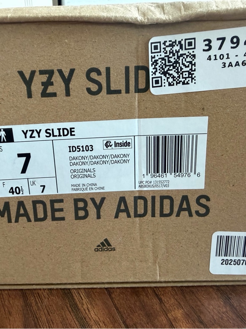 adidas Yeezy Slide Size 7 Dakony - Onyx - Picture 11 of 12